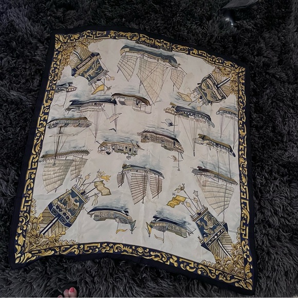 Vintage Hermes Silk Scarf Carre "Junques et Sampans" Perrier - AS IS - Picture 11 of 13
